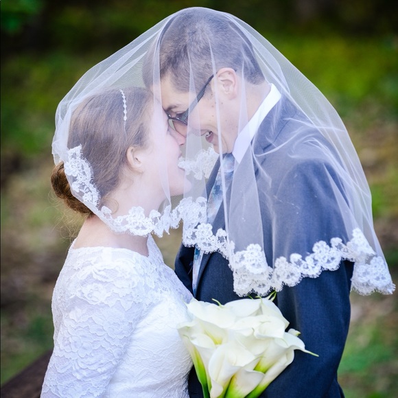 Meet your Posher, Ariel - Picture 2 of 3